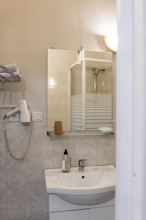 Hotel De La Gare Latresne Ngoại thất bức ảnh