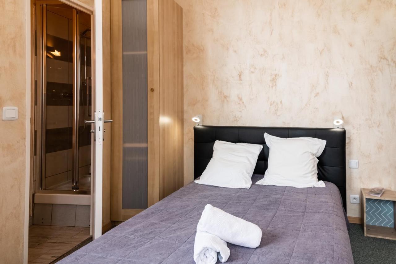 Hotel De La Gare Latresne Ngoại thất bức ảnh
